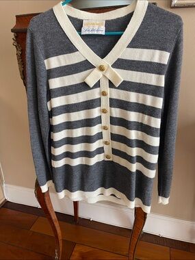 Sacks fifth Avenue sweater size 8